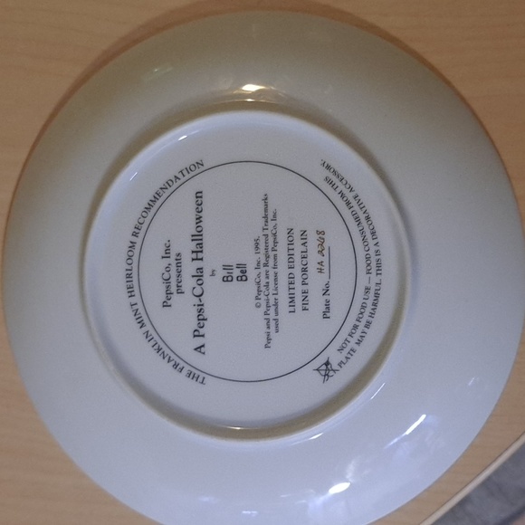 Pepsi Cola Halloween Limited Edition Fine Porcelain plate #2268 spooky - Picture 2 of 2